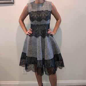 Gingham and lace super feminine dress.